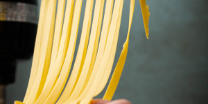 Beitragsbild des Blogbeitrags Pasta selbst machen – mein Rezept für Nudeln