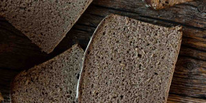Beitragsbild des Blogbeitrags Sauerteig-Kastenbrot – einfach und alltagstauglich