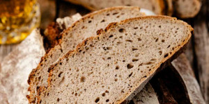 Beitragsbild des Blogbeitrags Wildschönauer Sauerteigbrot mit Weizenbier