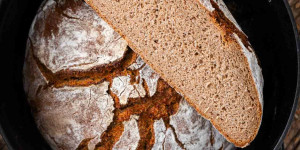 Beitragsbild des Blogbeitrags Pitztaler Urlaib – saftiges Tiroler Vollkornsauerteigbrot