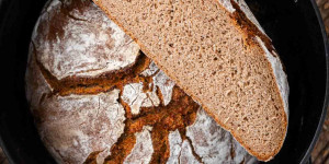 Beitragsbild des Blogbeitrags Pitztaler Urlaib – saftiges Tiroler Vollkornsauerteigbrot 