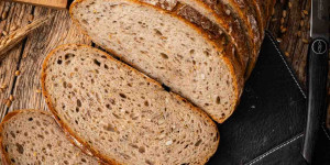 Beitragsbild des Blogbeitrags Ötztaler Saatenbrot – echtes Alltagsbrot mit Sauerteig 