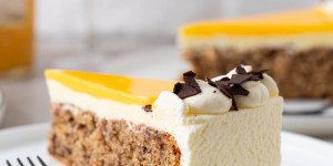 Beitragsbild des Blogbeitrags Eierlikörtorte – Rezept für den cremigen Klassiker