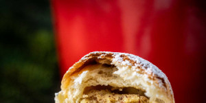 Beitragsbild des Blogbeitrags Marzipan Nuss Buchteln – weihnachtlicher Genuss