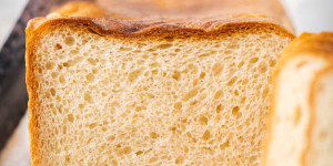 Beitragsbild des Blogbeitrags Französisches Weizentoastbrot – mit Sauerteig und Ei