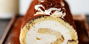 Beitragsbild des Blogbeitrags Tiramisu Roulade 