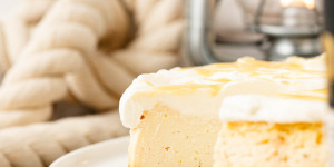 Beitragsbild des Blogbeitrags Eierlikör-Käsekuchen mit Schokoboden