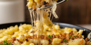 Beitragsbild des Blogbeitrags KÄSESPÄTZLE – österreichischer Hüttenklassiker