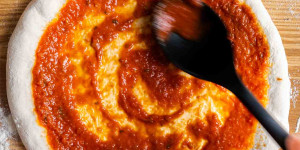 Beitragsbild des Blogbeitrags Pizzasauce – Tipps für die perfekte Tomatensauce 
