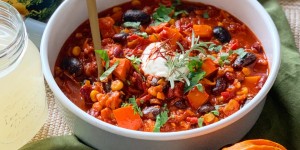 Beitragsbild des Blogbeitrags Chili con Kürbis, fleischlos aber nicht weniger gut