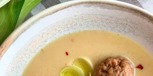Beitragsbild des Blogbeitrags Cremige Krautsuppe mit Fleischbällchen