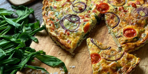 Beitragsbild des Blogbeitrags Frühlingshafte Backofen-Schinken Tarte