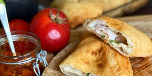 Beitragsbild des Blogbeitrags PIZZA FRITTA – der Kultsnack aus Neapel