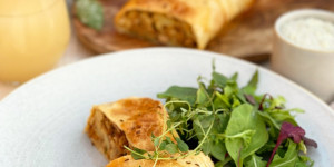 Beitragsbild des Blogbeitrags Kürbis-Schinken-Puffer mit herbstlich-herrlichem Dip