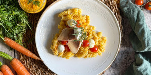Beitragsbild des Blogbeitrags Dein 1-2-3 Ostergericht: Spiralen in geröstetem Karottenpesto