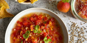 Beitragsbild des Blogbeitrags fermentierte Marillen-Salsa 