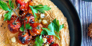 Beitragsbild des Blogbeitrags Paradiesischer, gerösteter Paradeiserhummus 