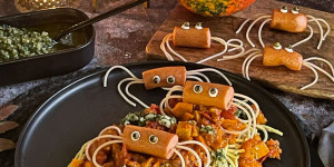 Beitragsbild des Blogbeitrags Gruselspinnen auf Kürbisragout – der Halloween-Hit!