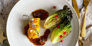 Beitragsbild des Blogbeitrags Festlich-feine PAOLO-Erdäpfelscheiben mit Schalenjus und Steinpilzen