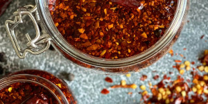 Beitragsbild des Blogbeitrags Manche mögens scharf: Chiliöl nach Sichuan-Art zum Selbermachen