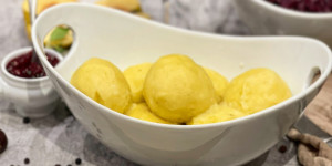 Beitragsbild des Blogbeitrags Omas Erdäpfelknödel, die im Wasser nicht zerfallen werden