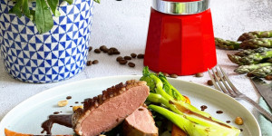 Beitragsbild des Blogbeitrags Entenbrust mit Espresso-Schoko-Sauce