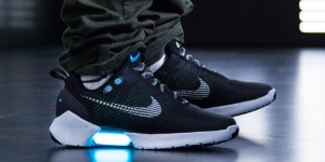 Beitragsbild des Blogbeitrags Nikes Zurück in die Zukunft Schuhe, die HyperAdapt 1.0 kommen im NOVEMBER! ENDLICH! 