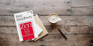 Beitragsbild des Blogbeitrags Vom Schreiben berauscht – Weisheiten von Ray Bradbury
