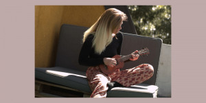 Beitragsbild des Blogbeitrags Die Autorin mit der Ukulele