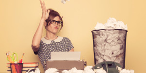 Beitragsbild des Blogbeitrags „Kill your darlings?“ Drei Tipps für deinen Rohtext 