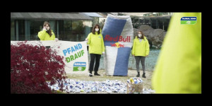Beitragsbild des Blogbeitrags Red Bull gewinnt Naturverschmutzer-Award und verweigert das Gespräch 