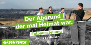 Beitragsbild des Blogbeitrags Der Abgrund, der mal Heimat war | Vernissage der Fotografin Jordis Schlösser | Greenpeace Deutschland