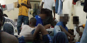 Beitragsbild des Blogbeitrags Saudi-Arabien hält Migranten unter unmenschlichen, erniedrigenden Bedingungen | Human Rights Watch