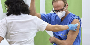 Beitragsbild des Blogbeitrags Das weltweite Rennen um den Impfstoff | MO | 04 01 2021 | 13:00