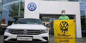Beitragsbild des Blogbeitrags Greenpeace leitet Klage gegen Volkswagen wegen Befeuerung der Klimakrise ein 