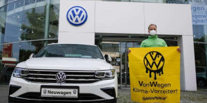 Beitragsbild des Blogbeitrags Greenpeace leitet Klage gegen Volkswagen wegen Befeuerung der Klimakrise ein