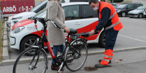 Beitragsbild des Blogbeitrags Für lange Lebensdauer: E-Bike-Akkus richtig laden und lagern