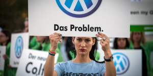 Beitragsbild des Blogbeitrags Greenpeace verklagt Volkswagen wegen Befeuerung der Klimakrise und Verletzung zukünftiger Freiheits- und Eigentumsrechte