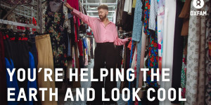 Beitragsbild des Blogbeitrags Connor ‚The Boy in the Dress‘ über den Aufbau einer nachhaltigen Garderobe für die Weihnachtszeit | Oxfam GB
