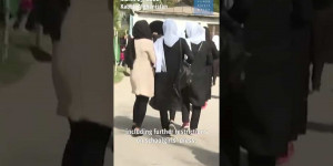 Beitragsbild des Blogbeitrags Taliban schließen wieder Mädchenschulen in Afghanistan #LetAfghanGirlsLearn #Shorts | Human Rights Watch