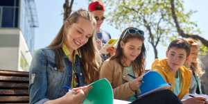 Beitragsbild des Blogbeitrags Initiative: Österreichweit kostenlose Nachhilfe für Kinder von Alleinerziehenden