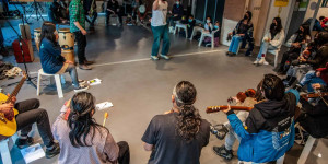 Beitragsbild des Blogbeitrags Globale Künstler vereinen sich für ein interkulturelles Musikprojekt über die Wasserkrise | Greenpeace int.