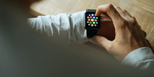 Beitragsbild des Blogbeitrags Gesundheitsfördernde Smartwatch – Fit und aktiv im Alltag