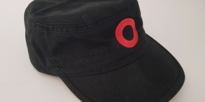 Beitragsbild des Blogbeitrags Gewinnen: 3x Army-Kappen aus Bio-Baumwolle