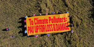 Beitragsbild des Blogbeitrags Gruppe der Blocker: Industrieländer ersticken dringende Loss-and-Damage-Forderungen | Greenpeace int.