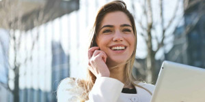 Beitragsbild des Blogbeitrags Veneers Kosten – Das zahlst du für ein natürliches Lächeln
