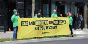 Beitragsbild des Blogbeitrags EU-Taxonomie: Greenpeace verklagt EU-Kommission wegen Greenwashing 