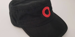 Beitragsbild des Blogbeitrags Gewinnen: 3x Army-Kappen aus Bio-Baumwolle
