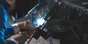 Beitragsbild des Blogbeitrags Gebrauchte Metallverarbeitungsmaschinen schonen das Budget   