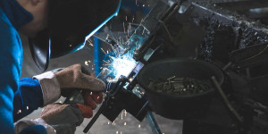 Beitragsbild des Blogbeitrags Gebrauchte Metallverarbeitungsmaschinen schonen das Budget